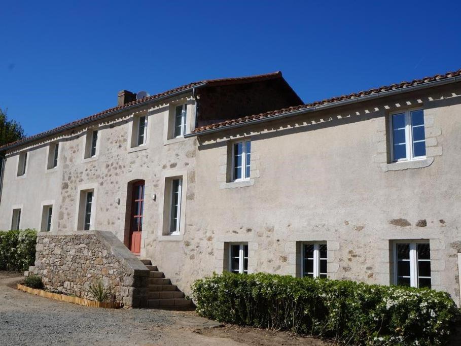 L'Escale Du Bocage Piscine Couverte Chauffee La Flocelliere Exterior photo