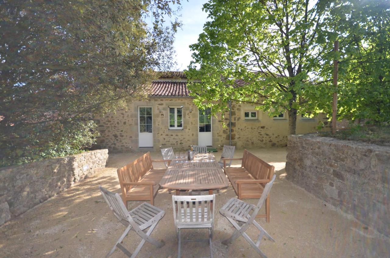 L'Escale Du Bocage Piscine Couverte Chauffee La Flocelliere Exterior photo